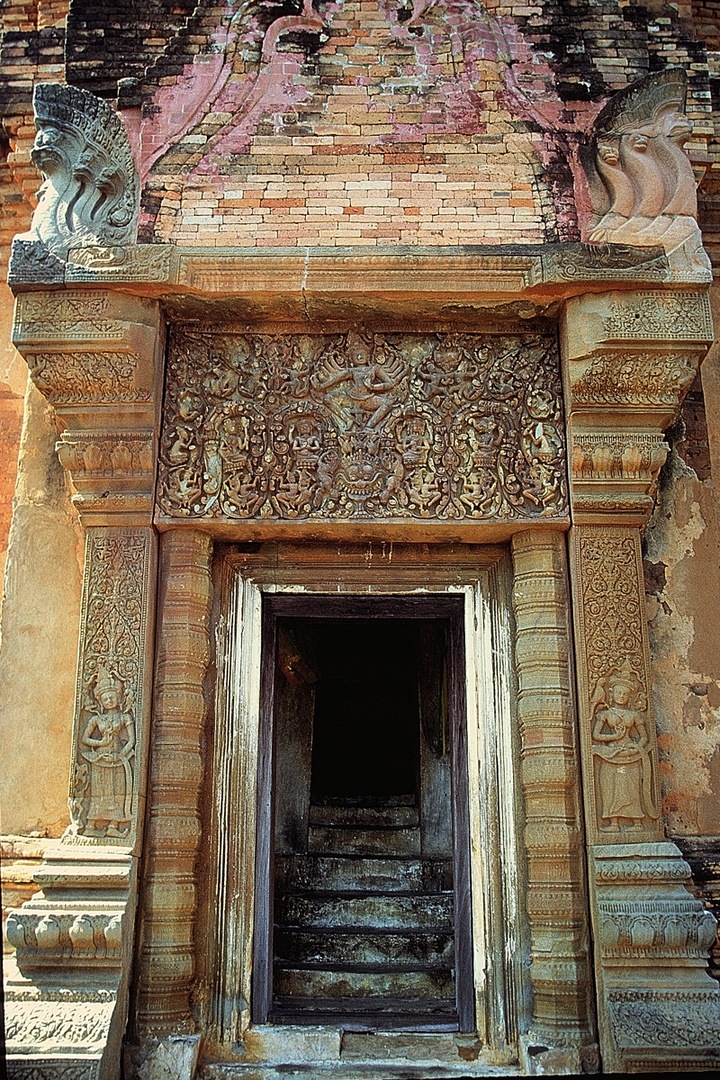 Stolen lintel in Prasat Phanom Rung