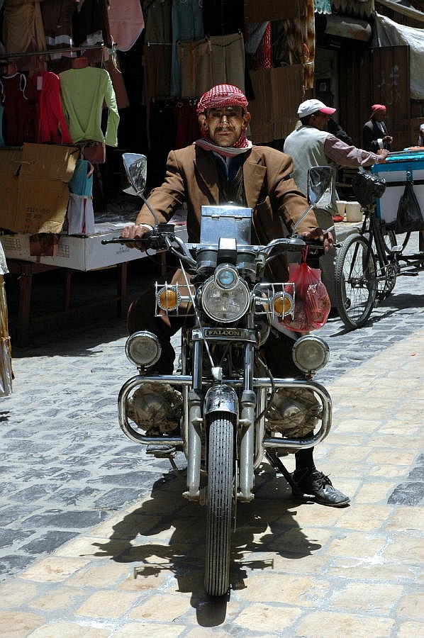 Stolz auf´s Motorrad, aber Qad muss dabei sein