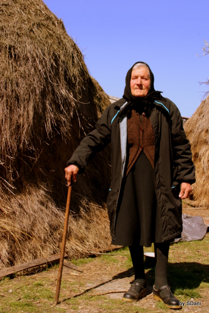 Stolze rumänische Bauersfrau