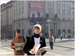 Stolze Stadt mit blasphemischem Bildzeitungsplakat