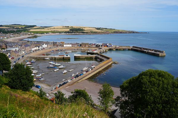 Stonehaven Harbour bei Ebbe