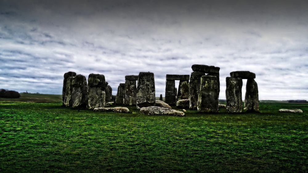 ****** STONEHENGE ******