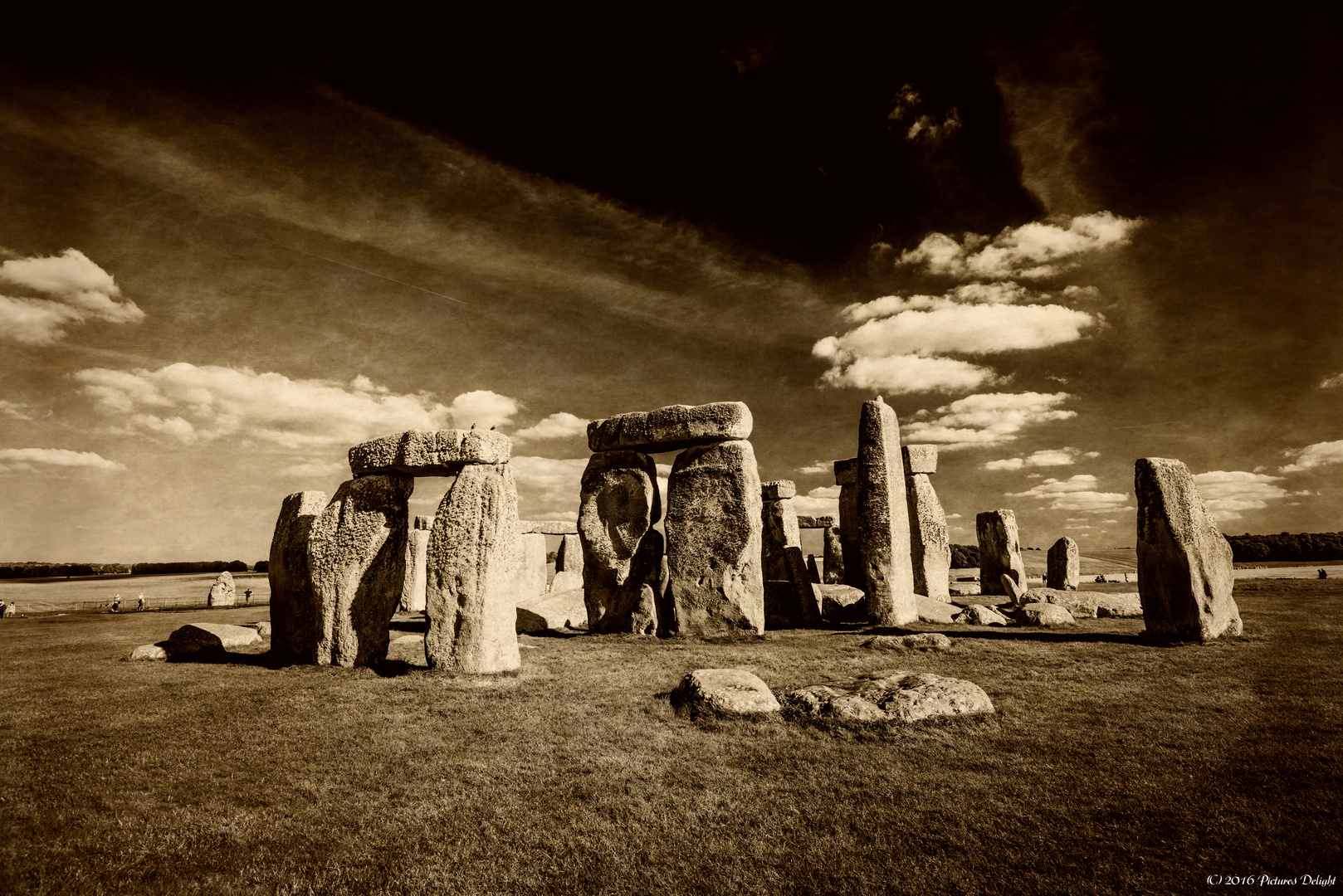 - STONEHENGE I -