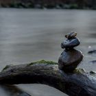 Stones am Fluss