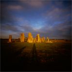 Stonhenge through a hole