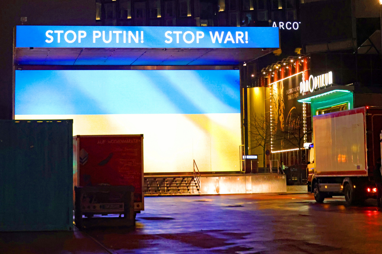 Stop Putin!  STOP WAR!