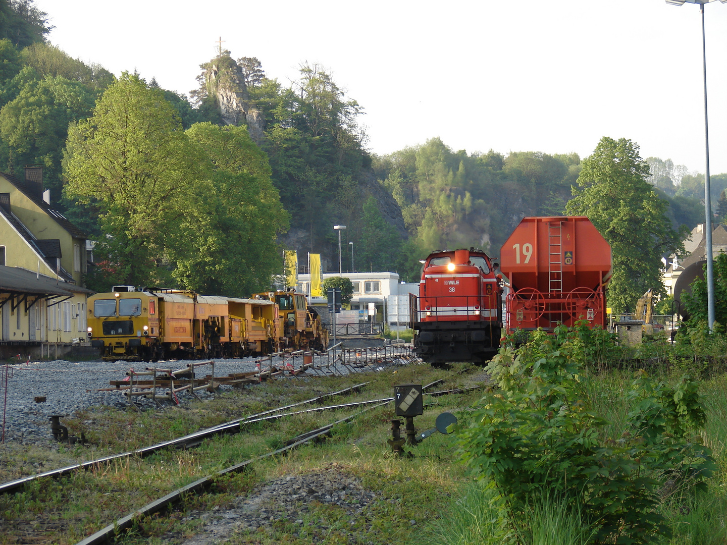 Stopfmaschine und Schotterpflug in Warstein