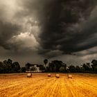 Stoppelfeld mit Gewitterhimmel im August 2014