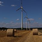 Stoppeln und Windräder