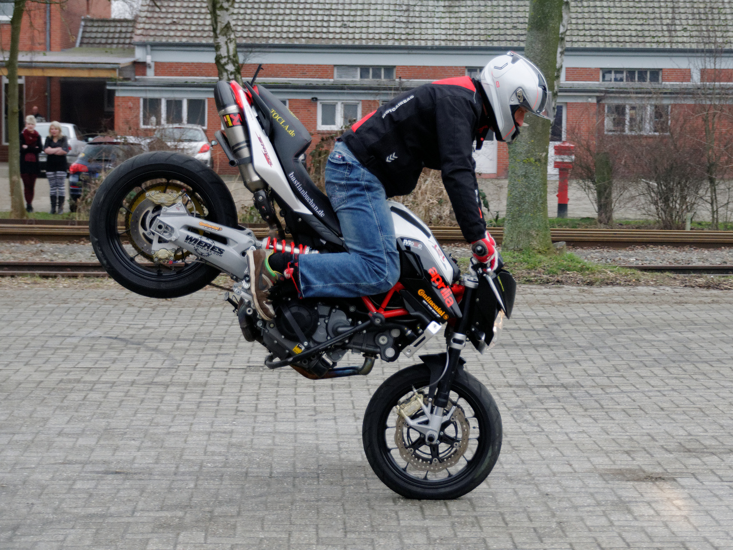 Stoppie!