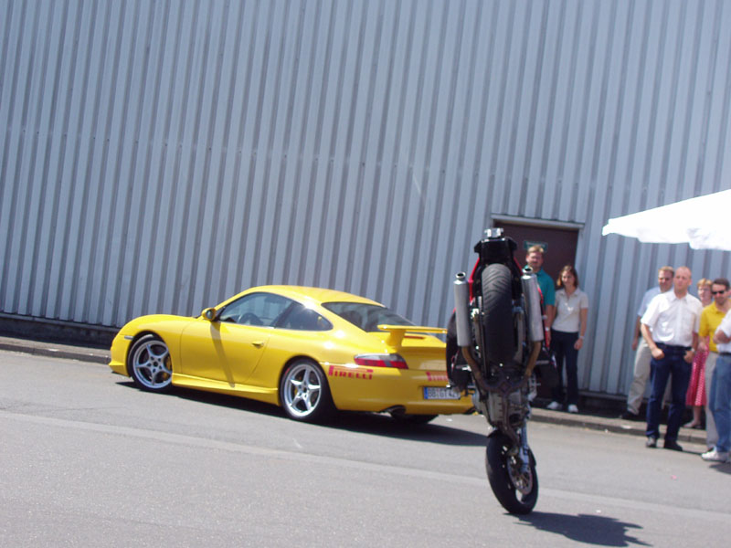 Stoppie By Christian Pfeiffer In Hochst Bei Pirelli Jubileum Foto Bild Sport Motorsport Motive Bilder Auf Fotocommunity