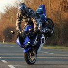 Stoppie (: