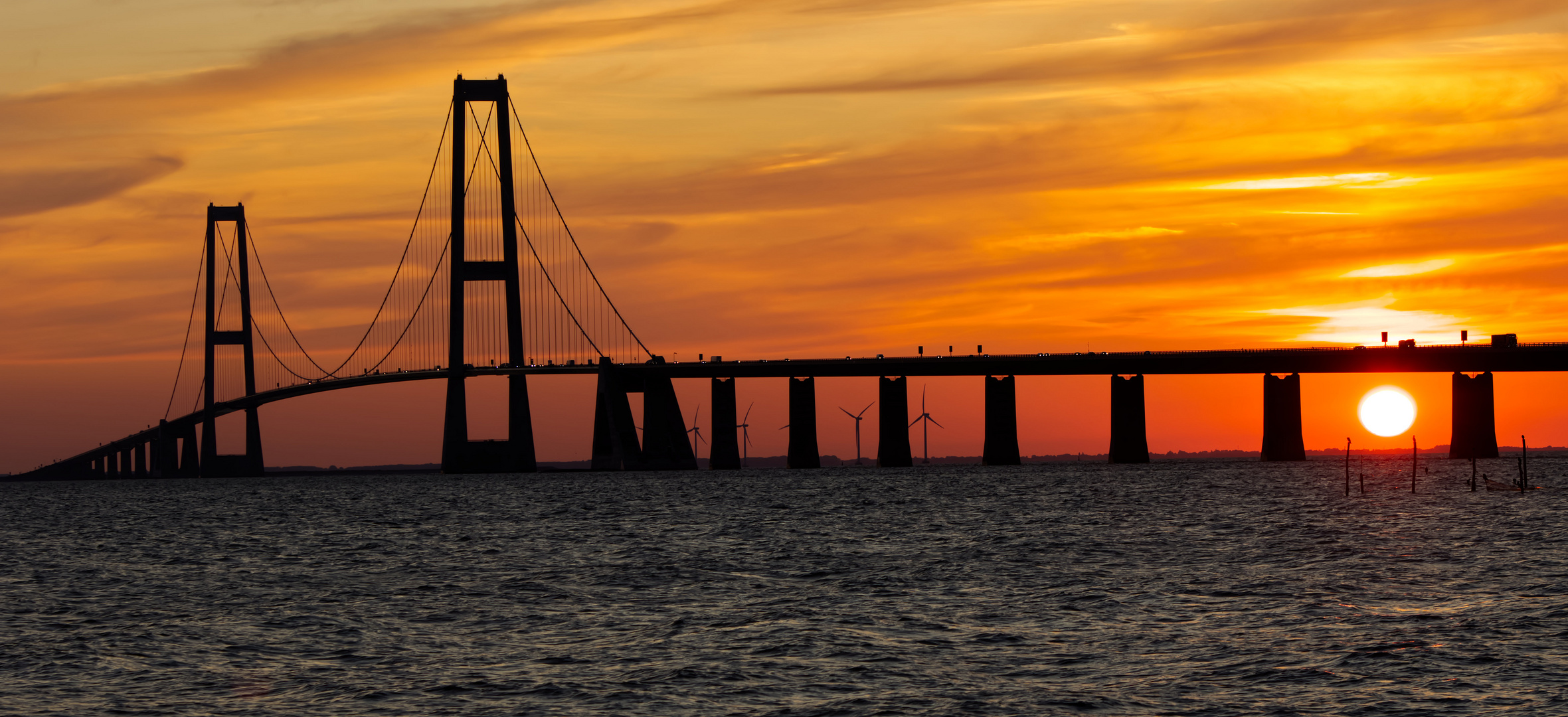 Storebaelt-Brücke im Sonnenuntergang