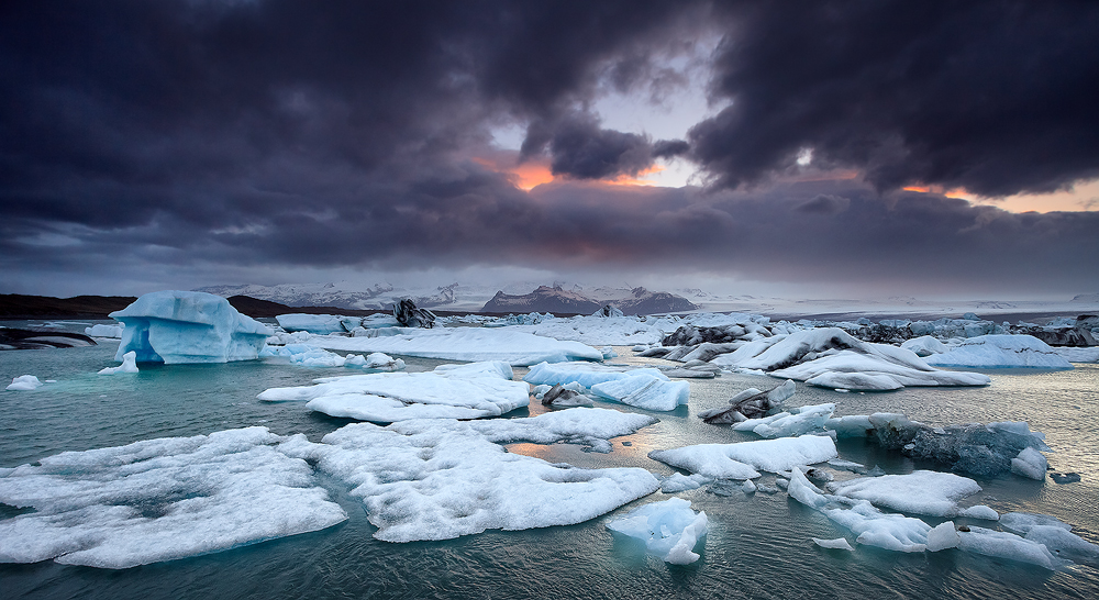 [ ... storm over jökulsarlon II ]