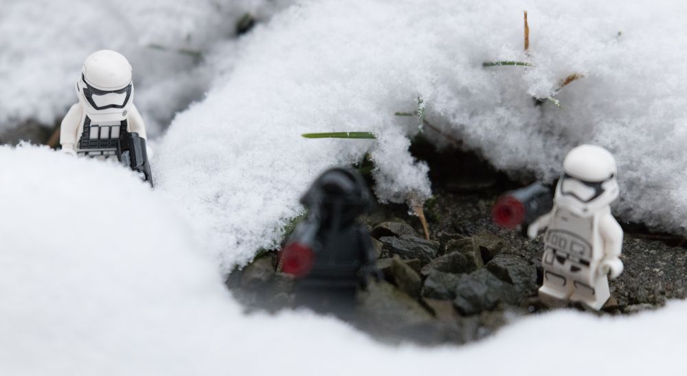 Stormtrooper durchkämmen den Schnee