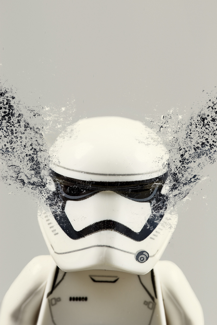 Stormtrooper turns into dust