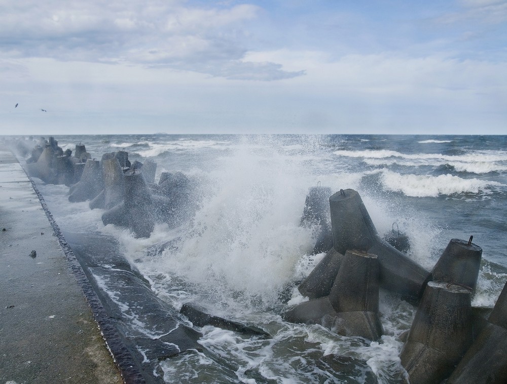 Stormy waves