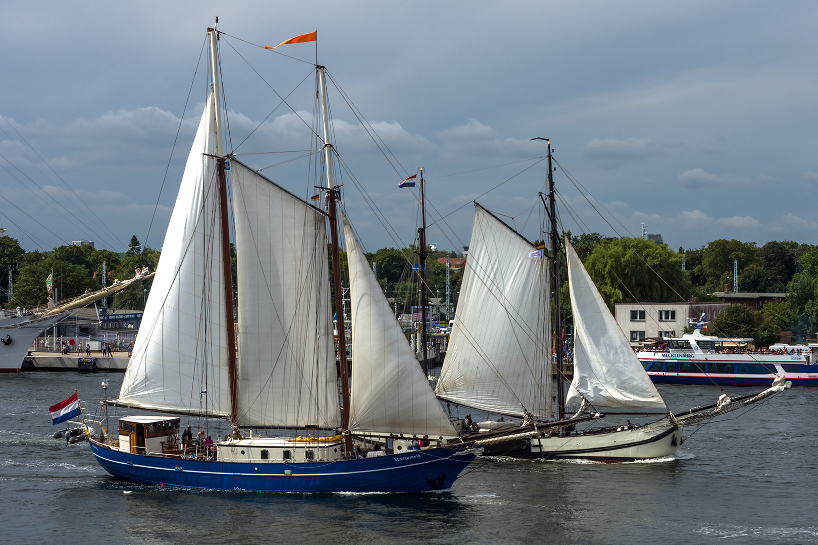 Stortemelk und Jan Huygen gestaffelt