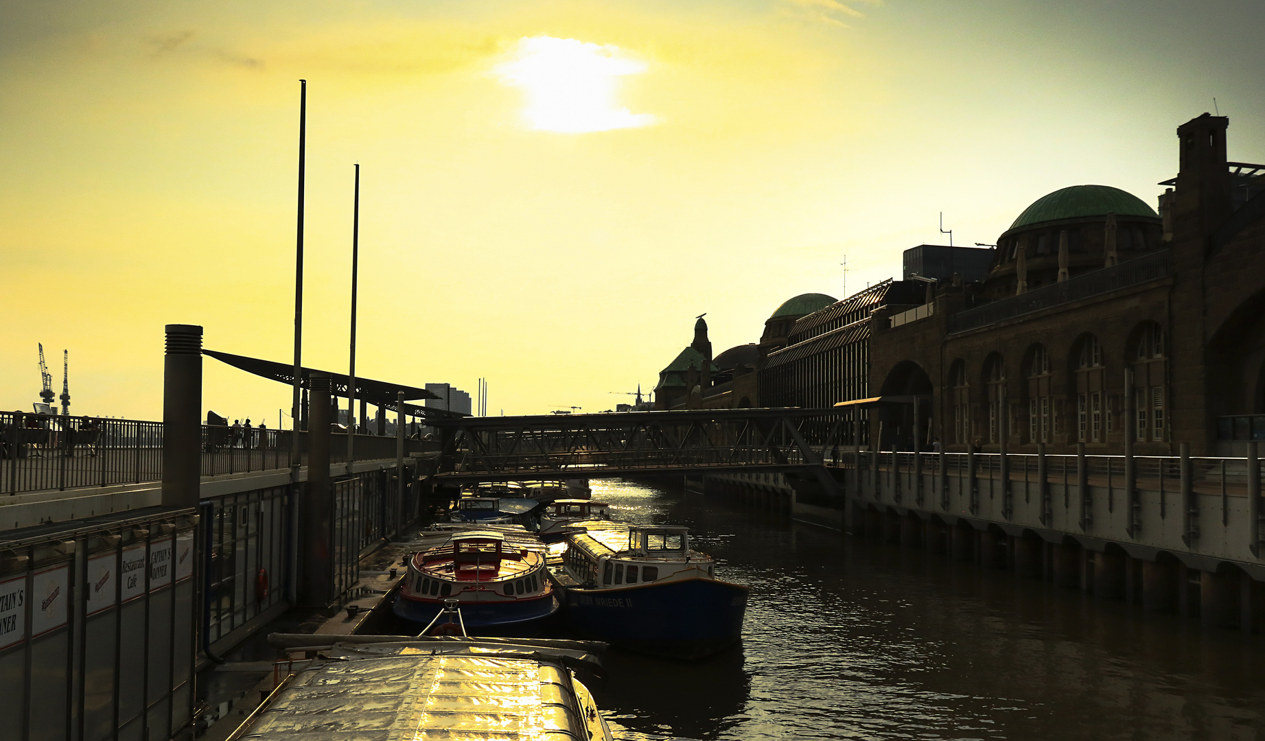 st-pauli-landungsbr-cken-foto-bild-world-hamburg-hafen-bilder-auf