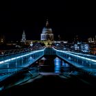 St.Pauls mit Millenium Bridge und Themse 