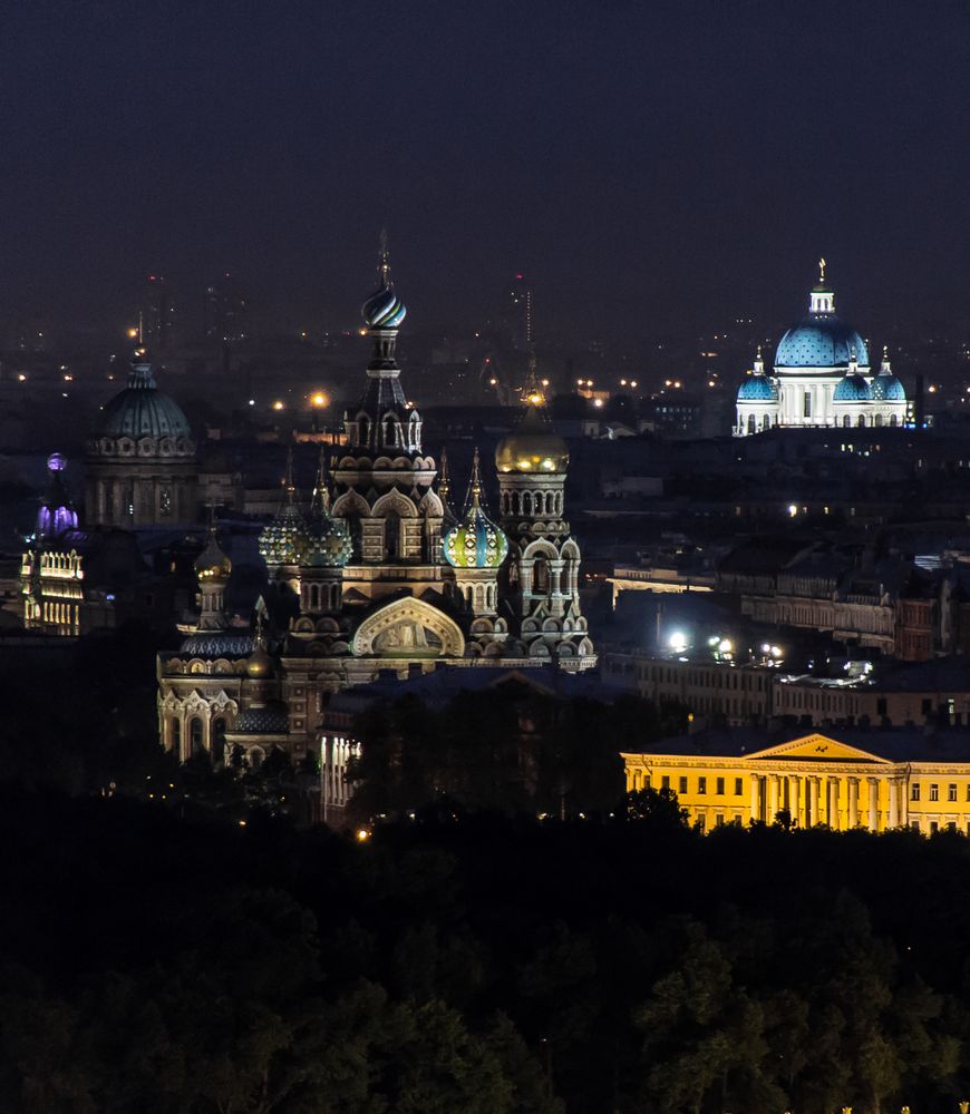 St.Petersburg bei Nacht