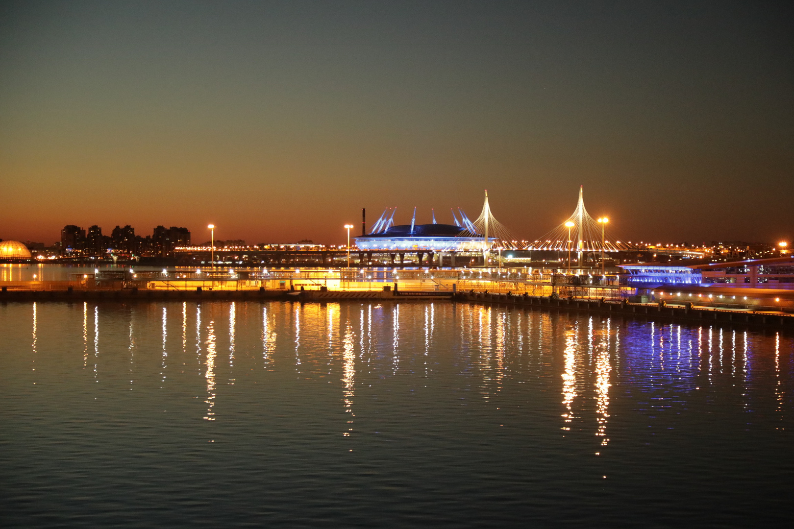 St.Petersburg Fußballstadion bei Nacht