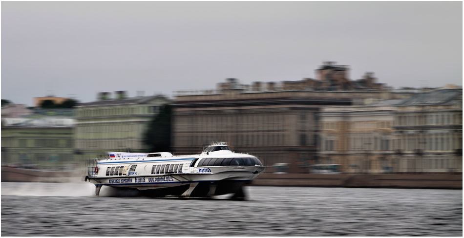 ... St.Petersburg ... Wassertaxi...