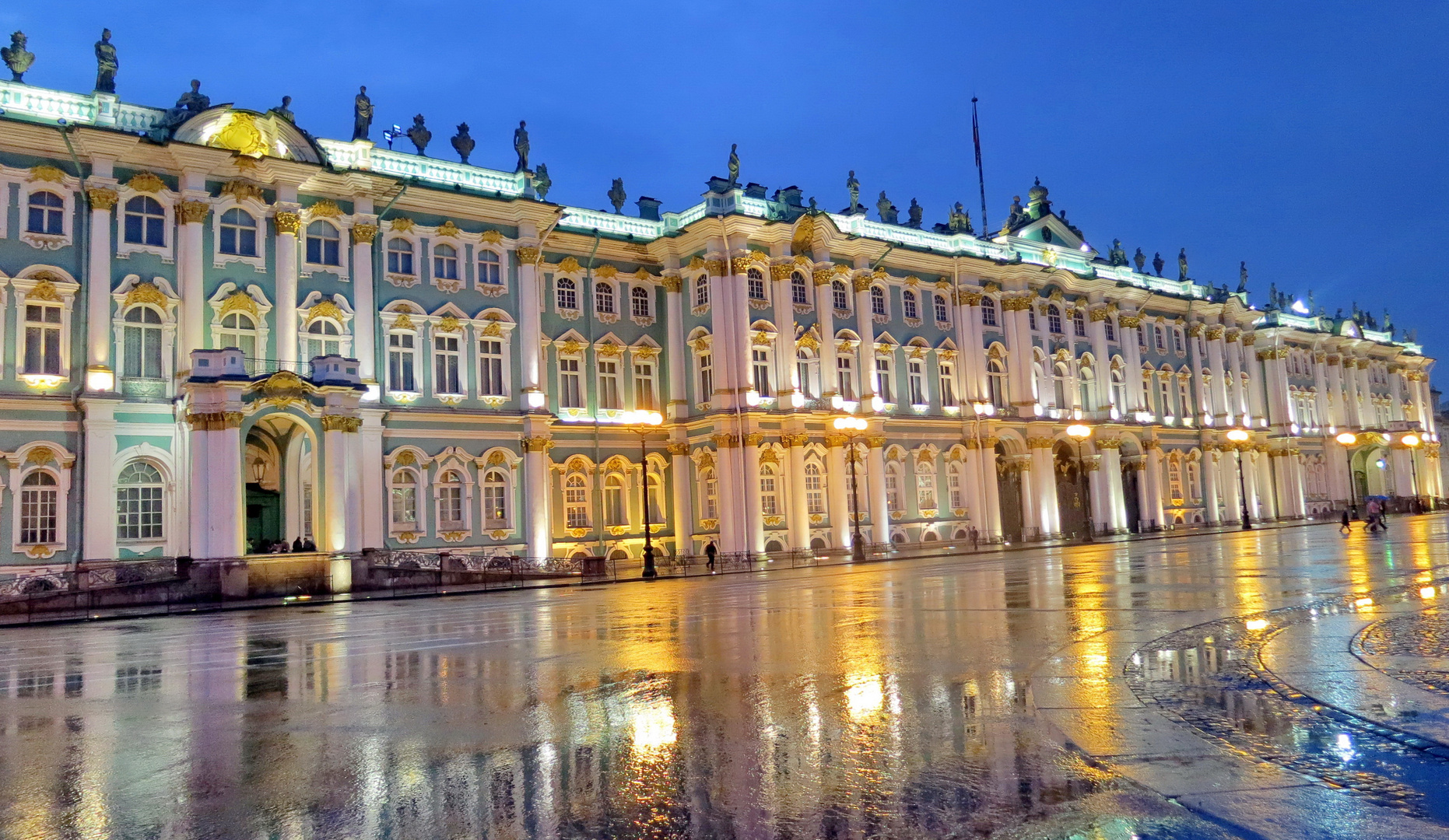 St Petersburg Winterpalast Bei Regen Foto Bild Architektur City Kultur Bilder Auf Fotocommunity