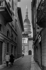 Strada verso la torre di San Gaudenzio, Novara