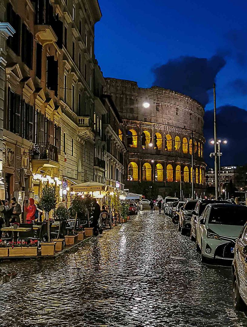 Strade bagnate al Colosseo