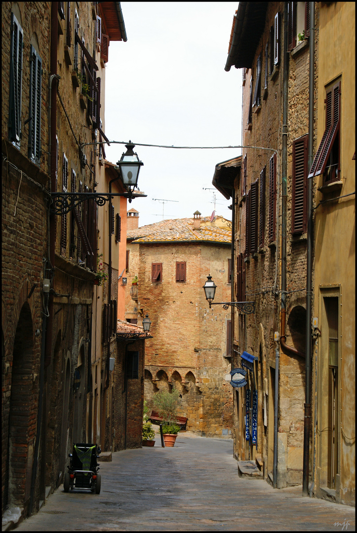 strade e vicoli di Volterra