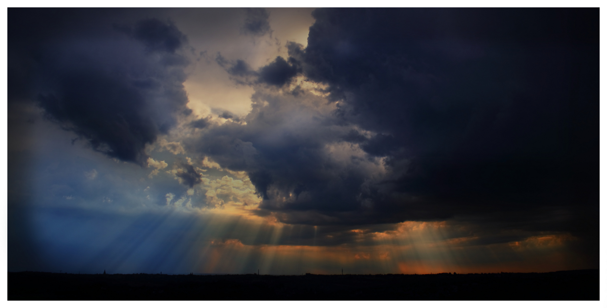 Strahlen durch die Wolke