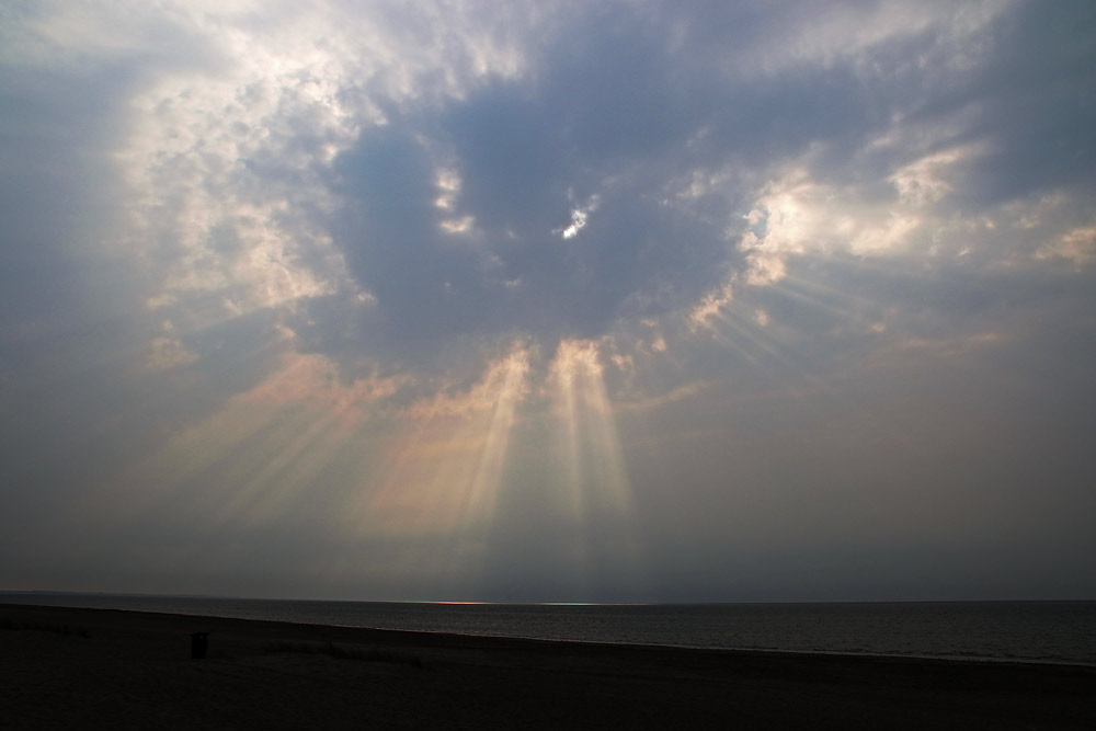 "Strahlen-Kranz" über der Nordsee