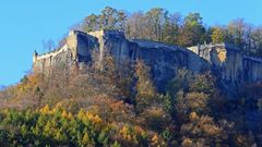 Strahlend blauer Himmel, goldener Herbst und freie Parkplätze in Königstein...