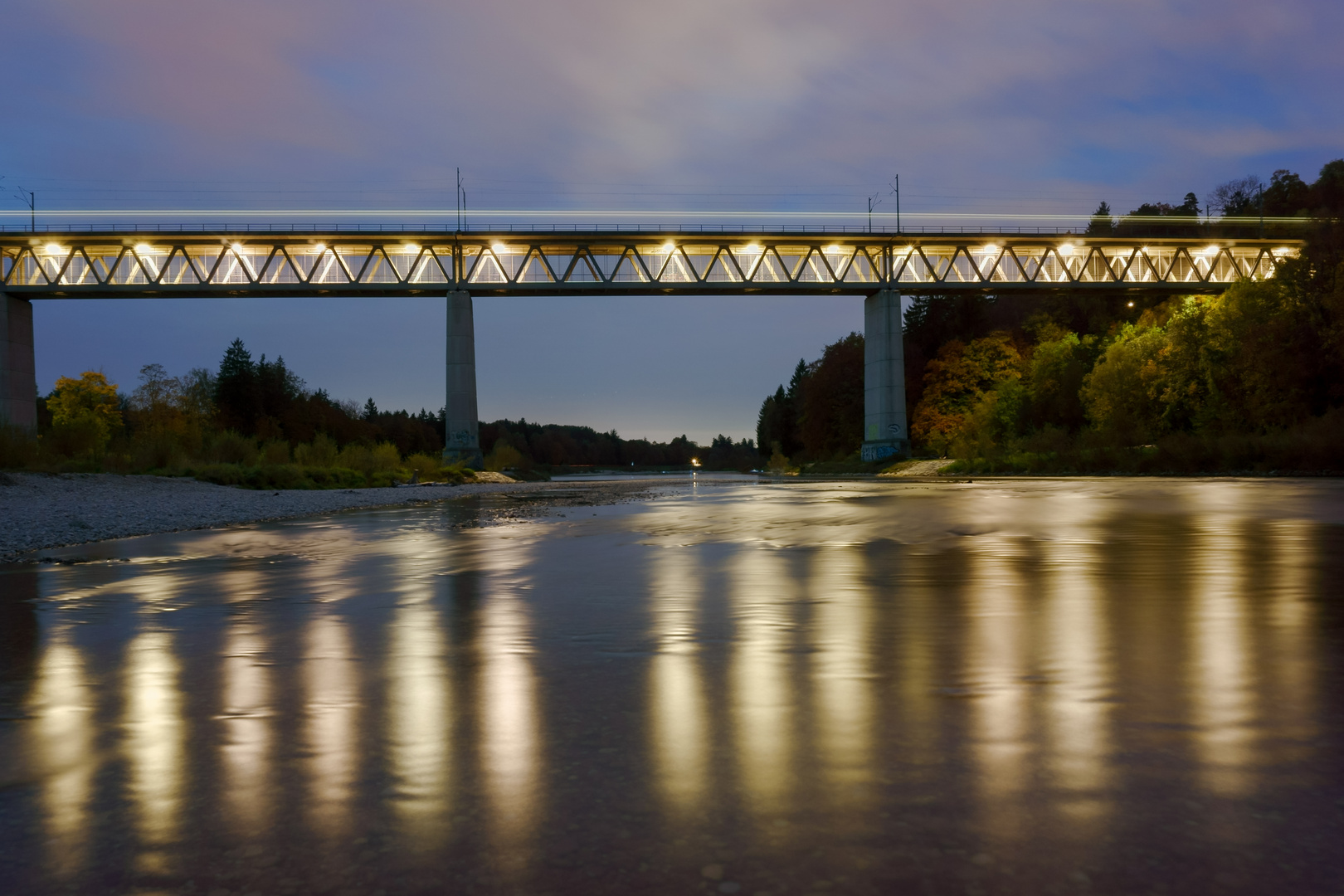 strahlende Großhesseloher Brücke 2