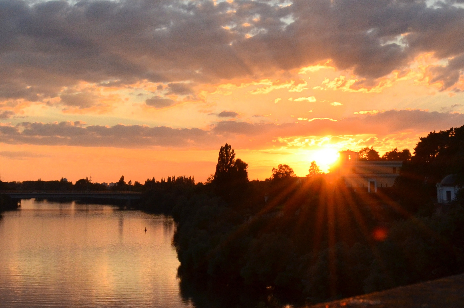 strahlender Sonnenuntergang