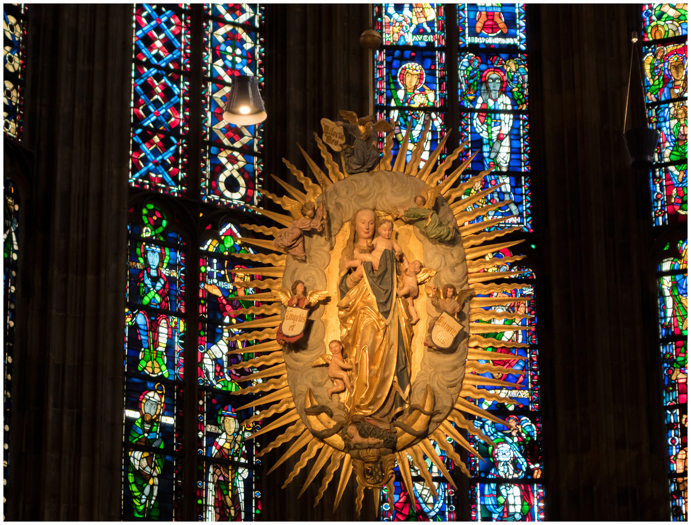 Strahlenkranzmadonna im Aachener Dom