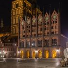 Stralsund: Alter Markt mit Rathaus und Kirche St. Nikolai