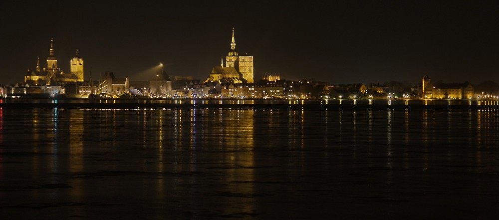 Stralsund bei Nacht