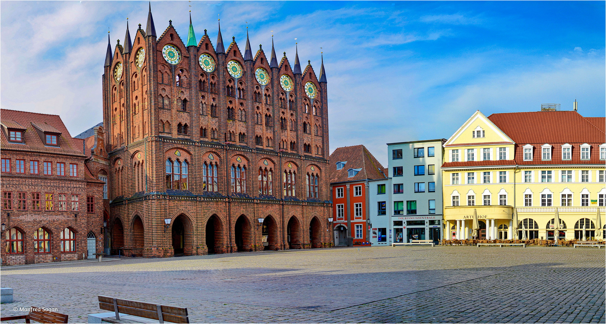 Stralsund - Der Alte Markt mit Rathaus...