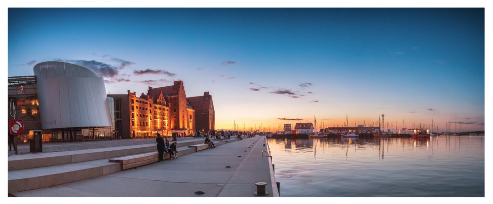 Stralsund Hafenstraße beim Ozeaneum Foto & Bild architektur