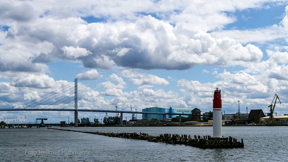 STRALSUND MIT RÜGENBRÜCKE UND