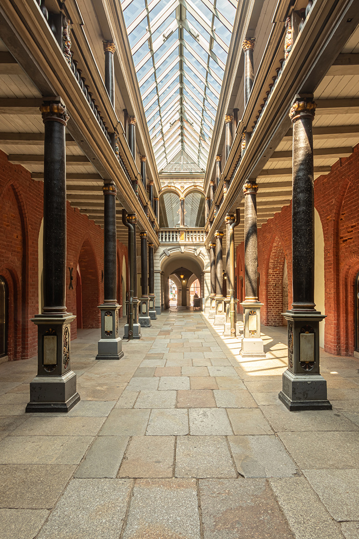 Stralsund Passage am Rathaus