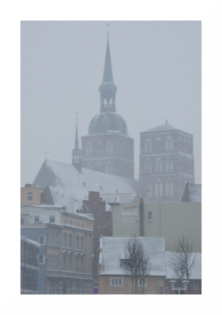 Stralsunder Dächer im Schnee(Nebel)