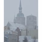 Stralsunder Dächer im Schnee(Nebel)