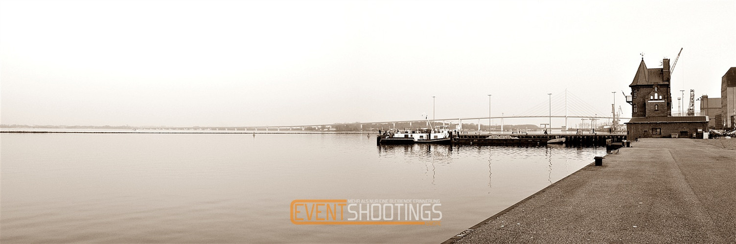 Stralsunder Hafen mit Blick auf die Rügenbrücke