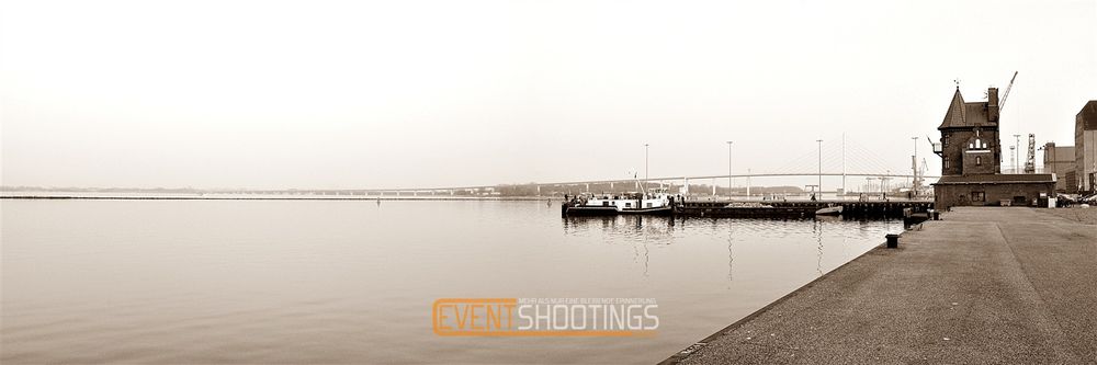 Stralsunder Hafen mit Blick auf die Rügenbrücke