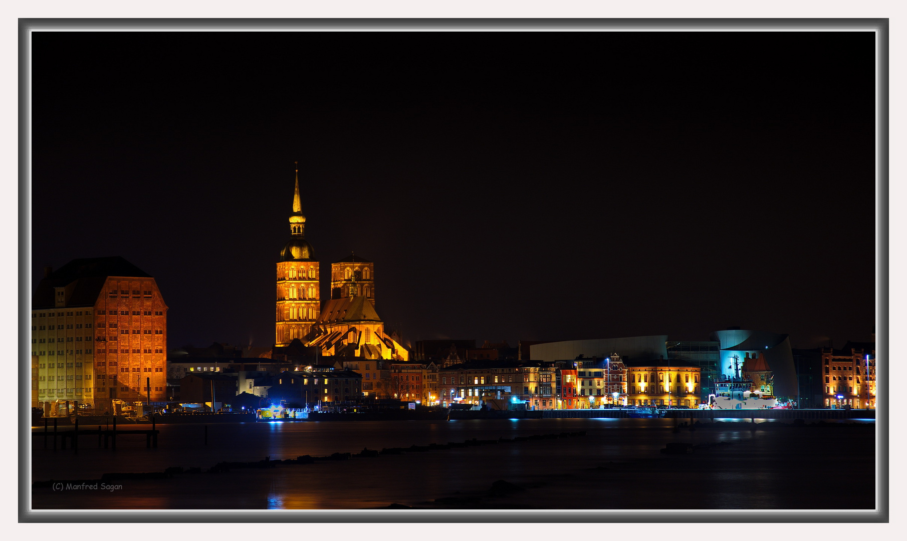 Stralsunder Hafeninsel bei Nacht...