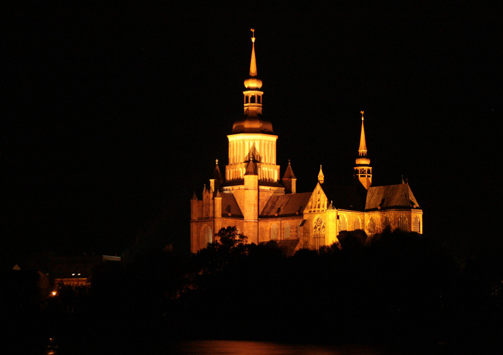 Stralsunder Marienkirche bei Nacht