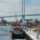 Stralsunder Südhafen mit Rügenbrücke